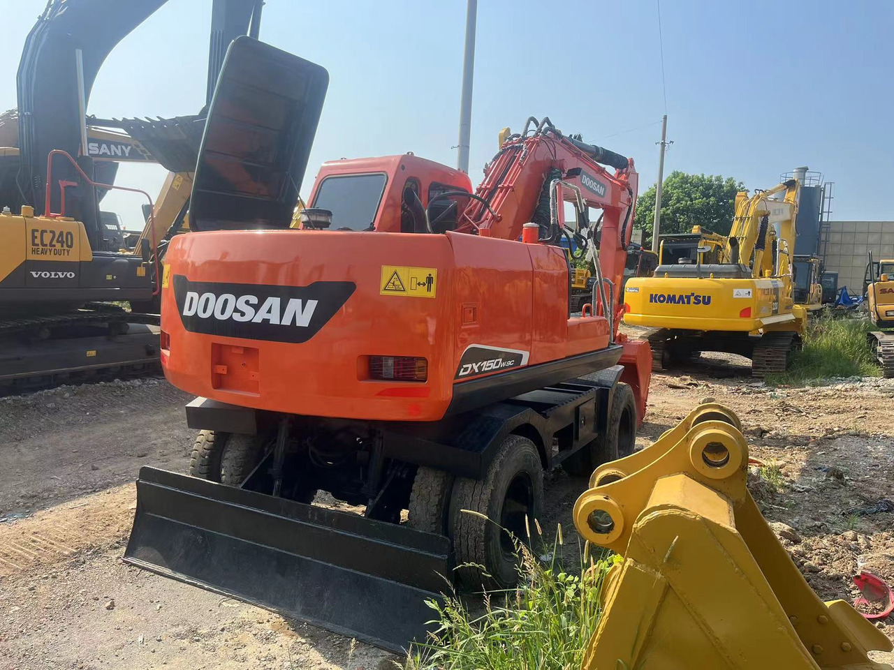 Doosan DX150W-9C - Pelle sur pneus: photos 2 Doosan DX150W-9C - Pelle sur pneus: photos 2