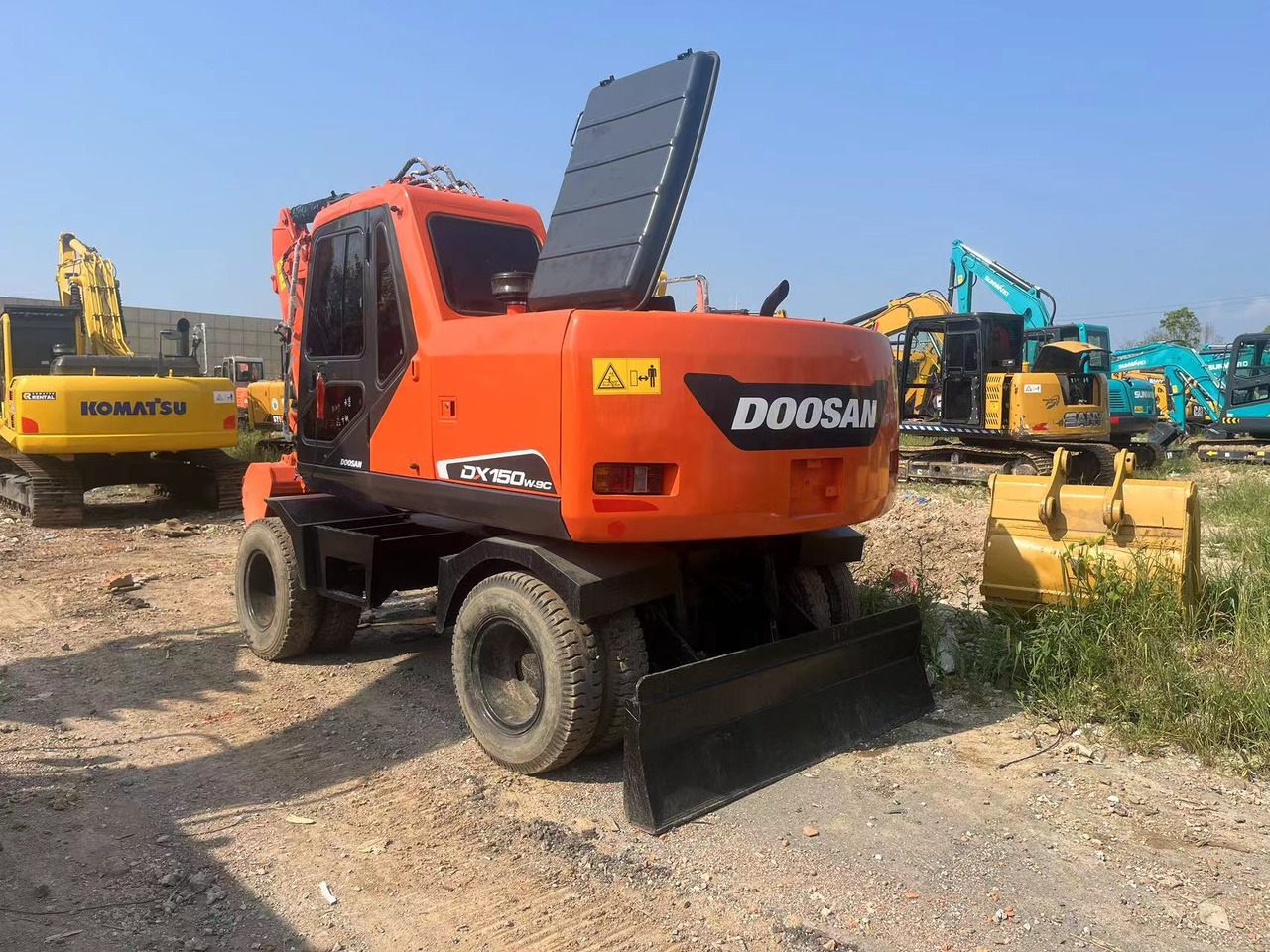 Doosan DX150W-9C - Pelle sur pneus: photos 4 Doosan DX150W-9C - Pelle sur pneus: photos 4