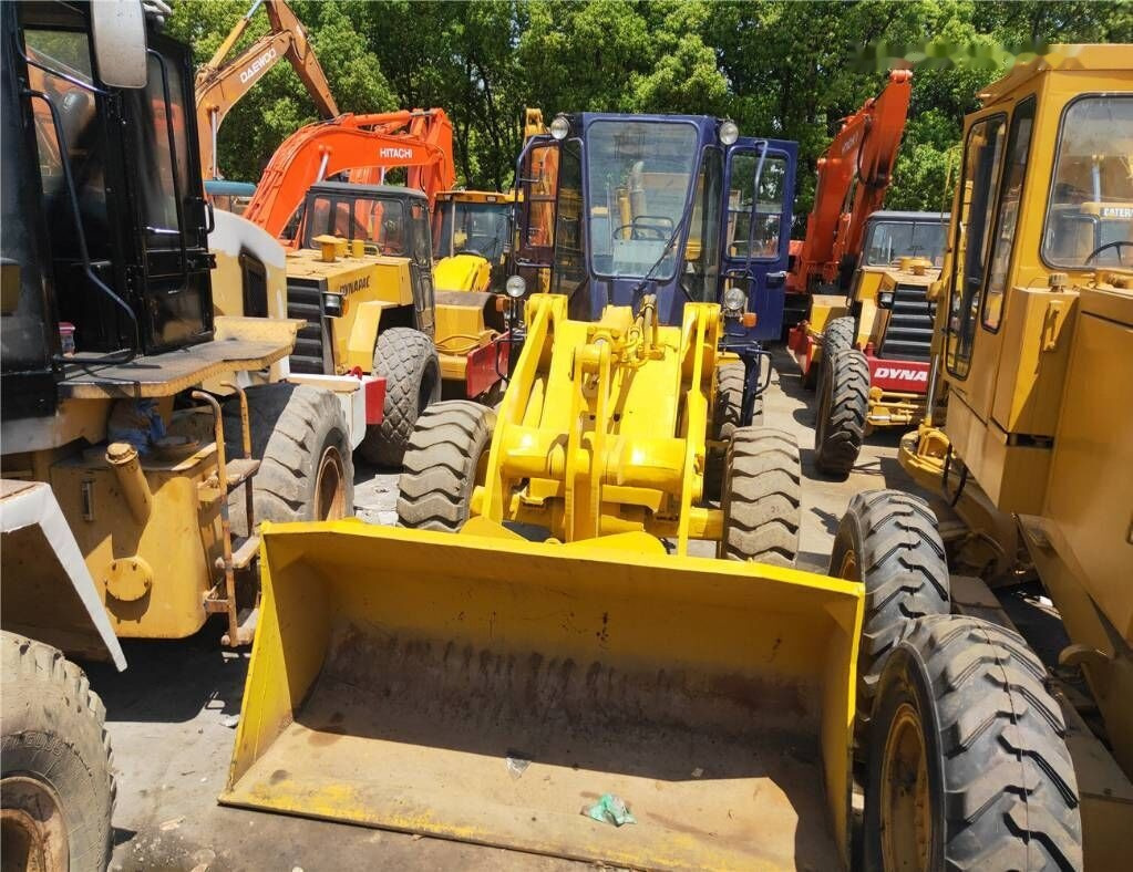 Komatsu WA300 - Chargeuse sur pneus: photos 3 Komatsu WA300 - Chargeuse sur pneus: photos 3