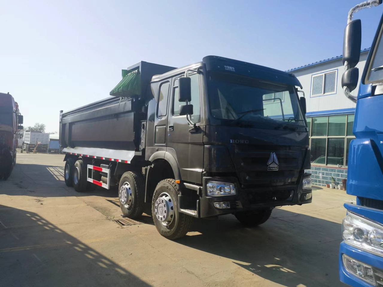 Camion benne Sinotruk HOWO 8*4 Dump truck: photos 6