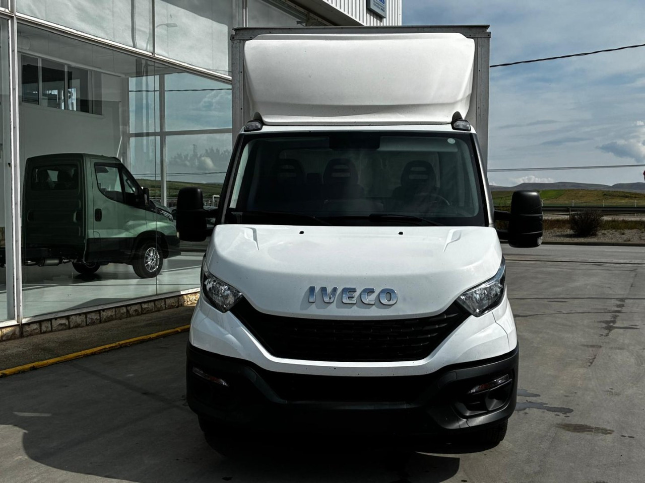 Caja cerrada IVECO 35C16 3.0 20m3 - Fourgon grand volume: photos 2 Caja cerrada IVECO 35C16 3.0 20m3 - Fourgon grand volume: photos 2