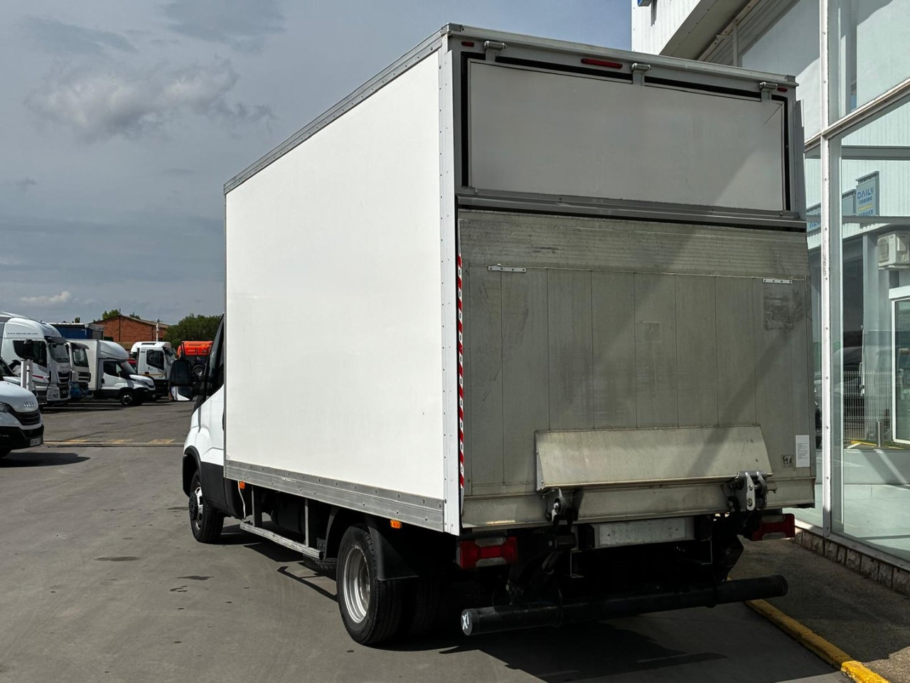 Caja cerrada IVECO 35C16 3.0 20m3 - Fourgon grand volume: photos 4 Caja cerrada IVECO 35C16 3.0 20m3 - Fourgon grand volume: photos 4