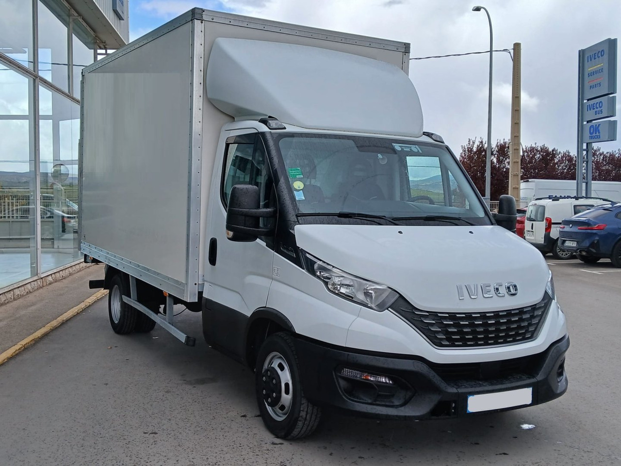 Caja cerrada con plataforma elevadora IVECO 35C16 20m3 Automática - Fourgon grand volume: photos 3 Caja cerrada con plataforma elevadora IVECO 35C16 20m3 Automática - Fourgon grand volume: photos 3