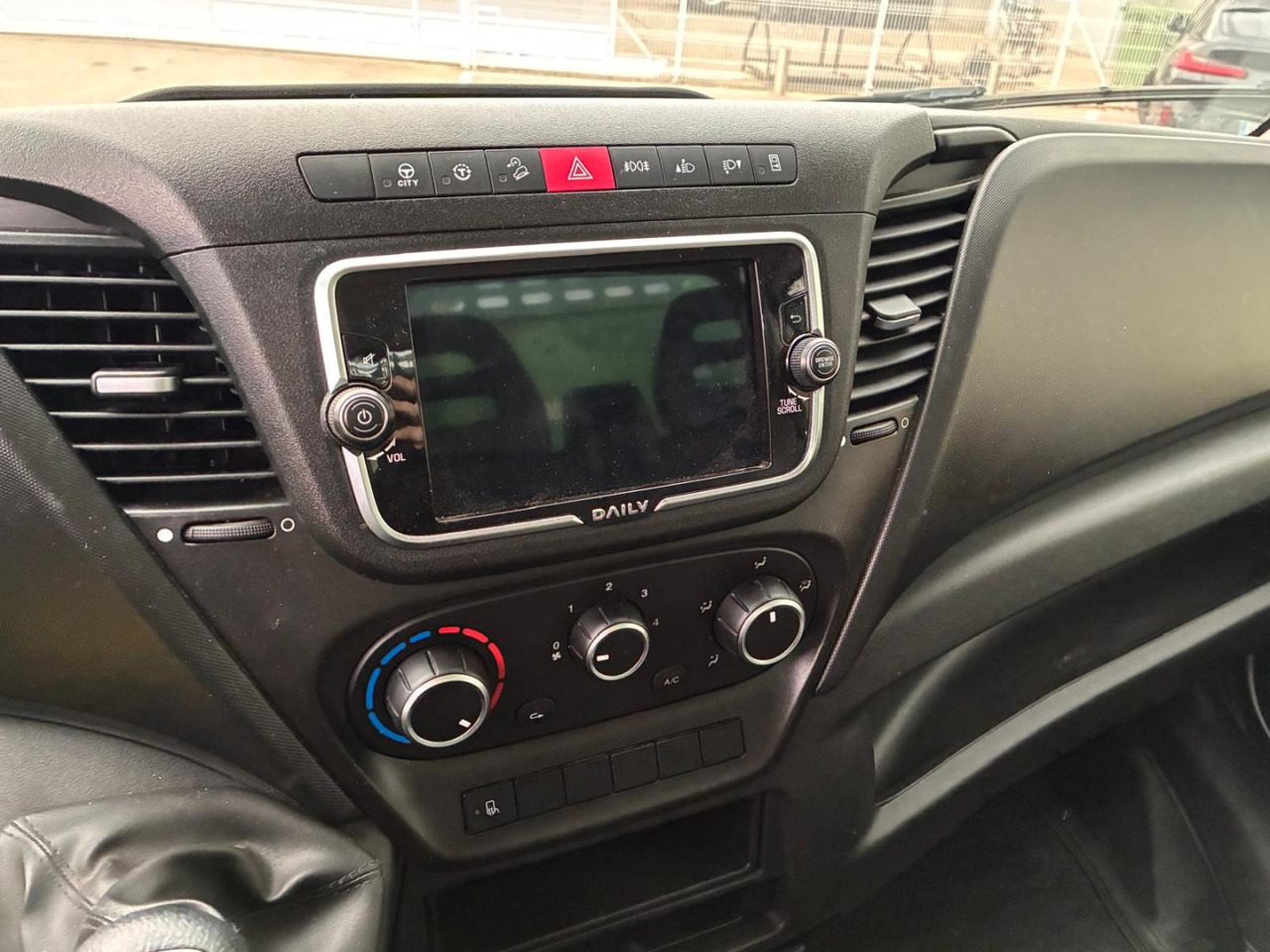 Crédit-bail de Volquete/Dumper IVECO 35C16 3.0 CAJA BASCULANTE Volquete/Dumper IVECO 35C16 3.0 CAJA BASCULANTE: photos 11 Crédit-bail de Volquete/Dumper IVECO 35C16 3.0 CAJA BASCULANTE Volquete/Dumper IVECO 35C16 3.0 CAJA BASCULANTE: photos 11