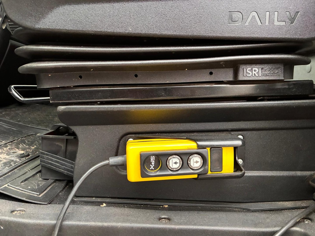 Crédit-bail de Volquete/Dumper IVECO 35C16 3.0 CAJA BASCULANTE Volquete/Dumper IVECO 35C16 3.0 CAJA BASCULANTE: photos 9 Crédit-bail de Volquete/Dumper IVECO 35C16 3.0 CAJA BASCULANTE Volquete/Dumper IVECO 35C16 3.0 CAJA BASCULANTE: photos 9