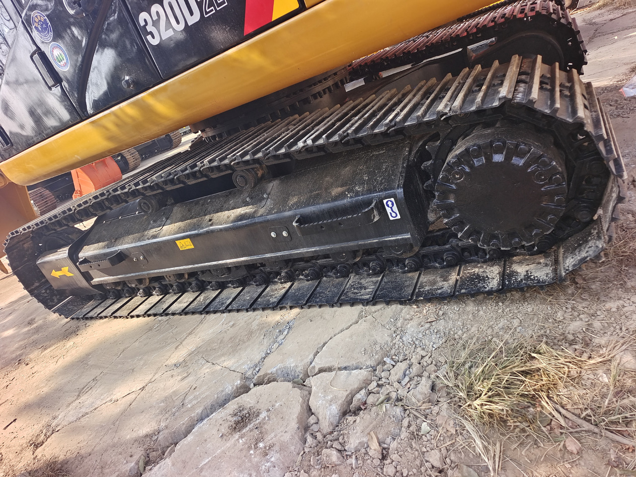 CAT 320D2L - Pelle sur chenille: photos 4 CAT 320D2L - Pelle sur chenille: photos 4