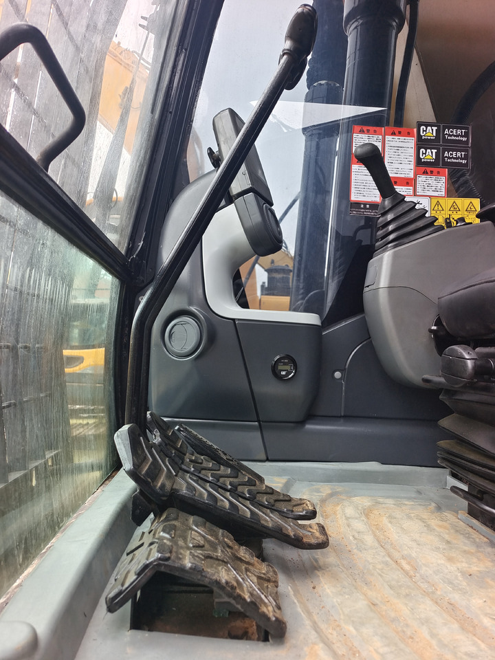 CAT 320D2L - Pelle sur chenille: photos 5 CAT 320D2L - Pelle sur chenille: photos 5