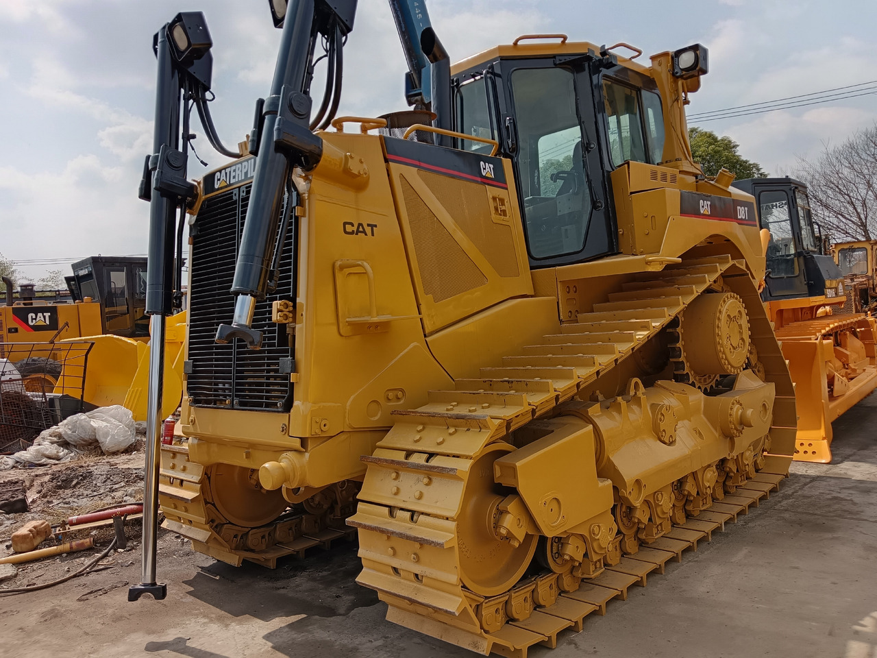 CAT D8T - Bulldozer: photos 1 CAT D8T - Bulldozer: photos 1