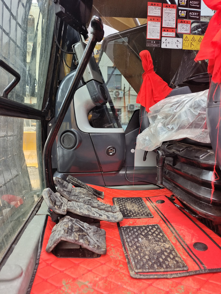 CATERPILLAR 320D2L WITH 3 CAMERAS - Pelle sur chenille: photos 4 CATERPILLAR 320D2L WITH 3 CAMERAS - Pelle sur chenille: photos 4