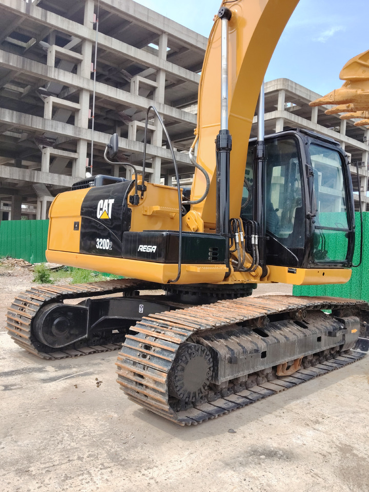 CATERPILLAR 320D2L with C7.1 ENGINE CAT 320D2 L 320 D 2 L C 7.1 ENGINE - Pelle sur chenille: photos 2 CATERPILLAR 320D2L with C7.1 ENGINE CAT 320D2 L 320 D 2 L C 7.1 ENGINE - Pelle sur chenille: photos 2