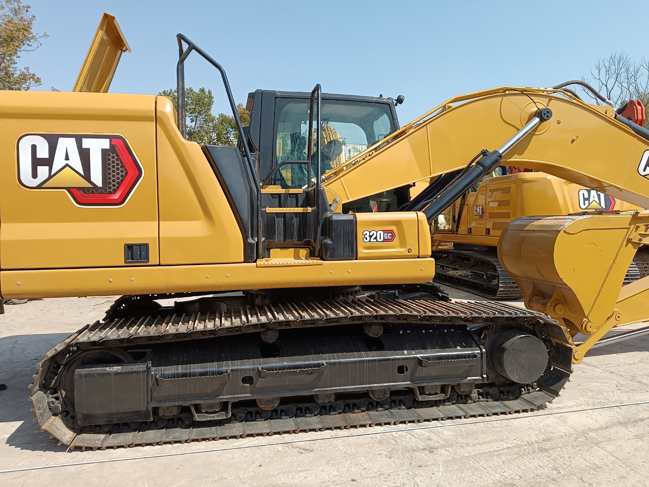 Pelle sur chenille CATERPILLAR 320GC CAT 320 GC: photos 1