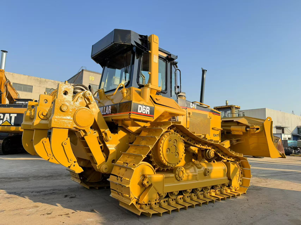 CATERPILLAR D6R CAT D 6 R D6G D7G - Bulldozer: photos 5 CATERPILLAR D6R CAT D 6 R D6G D7G - Bulldozer: photos 5