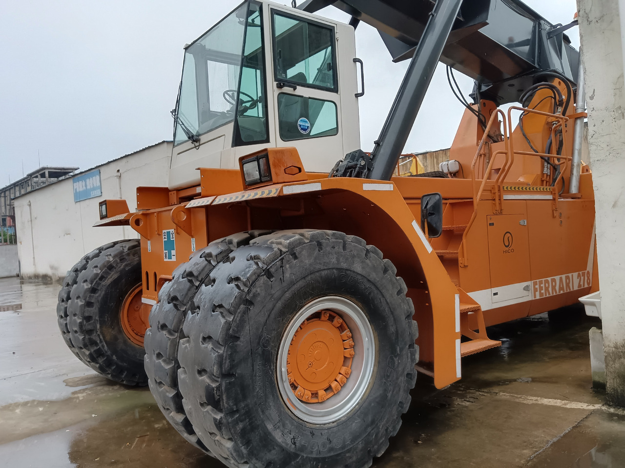 CVS FERRARRI 278 Ferrarri F278.6 - Reach stacker: photos 4 CVS FERRARRI 278 Ferrarri F278.6 - Reach stacker: photos 4