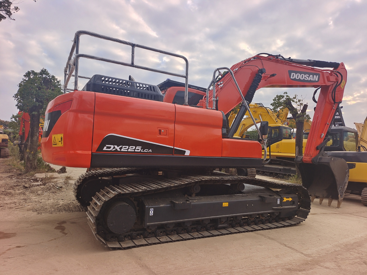 DOOSAN DX225LCA DX 225 LC - 9C - Pelle sur chenille: photos 3 DOOSAN DX225LCA DX 225 LC - 9C - Pelle sur chenille: photos 3
