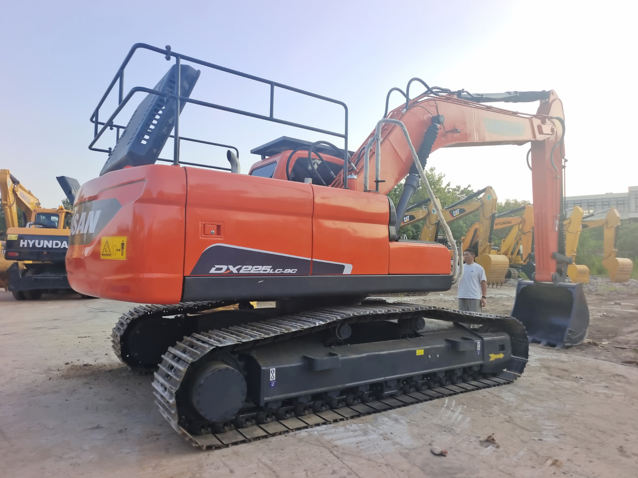 DOOSAN DX225lc-9c - Pelle sur chenille: photos 1 DOOSAN DX225lc-9c - Pelle sur chenille: photos 1