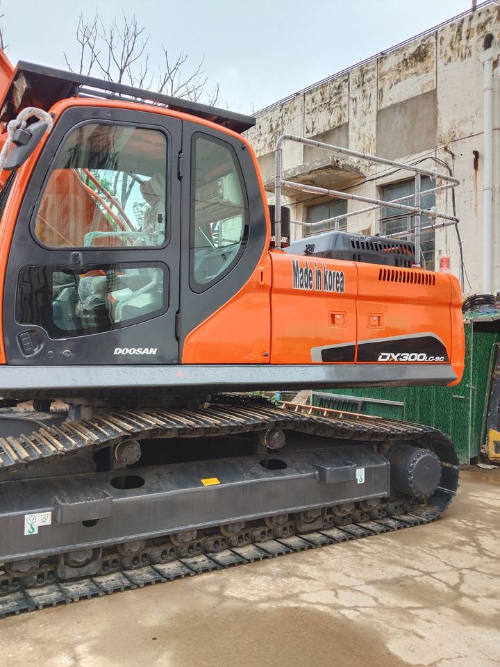 DOOSAN DX300 LCA DX 300 LC - 9C - Pelle sur chenille: photos 3 DOOSAN DX300 LCA DX 300 LC - 9C - Pelle sur chenille: photos 3