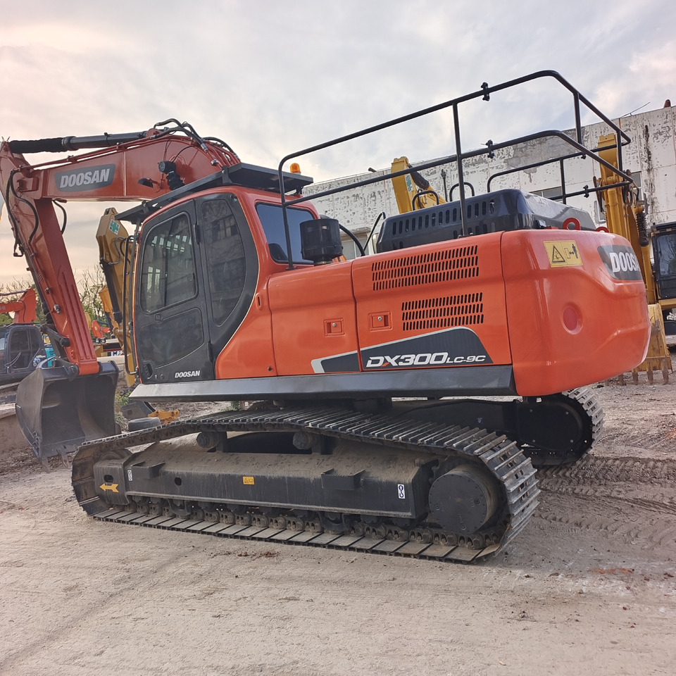 DOOSAN DX300LC-9C - Pelle sur chenille: photos 1 DOOSAN DX300LC-9C - Pelle sur chenille: photos 1