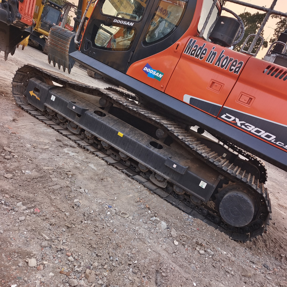 DOOSAN DX300LC-9C DX300LCA - Pelle sur chenille: photos 2 DOOSAN DX300LC-9C DX300LCA - Pelle sur chenille: photos 2