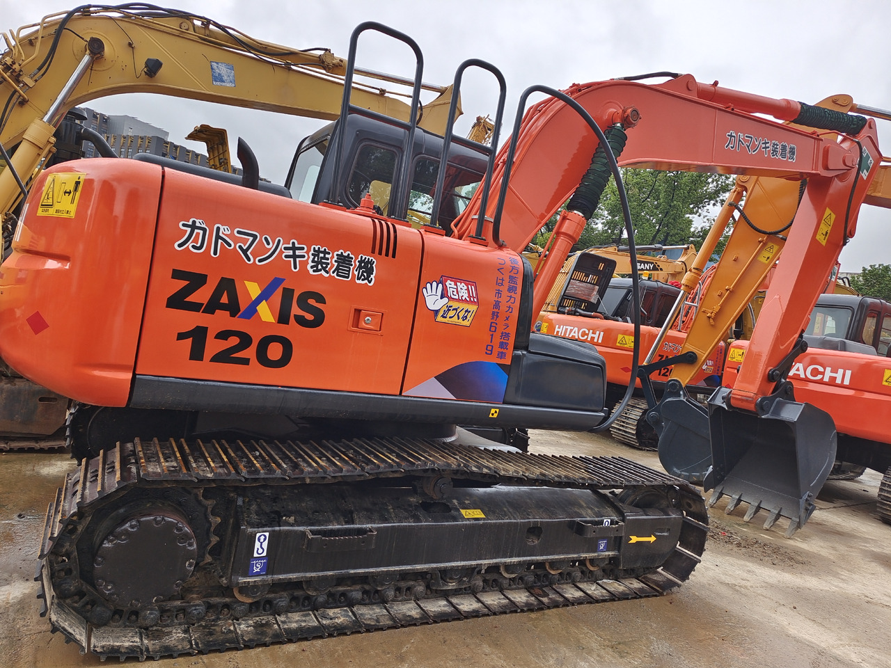 HITACHI ZX120 - Pelle sur chenille: photos 3 HITACHI ZX120 - Pelle sur chenille: photos 3