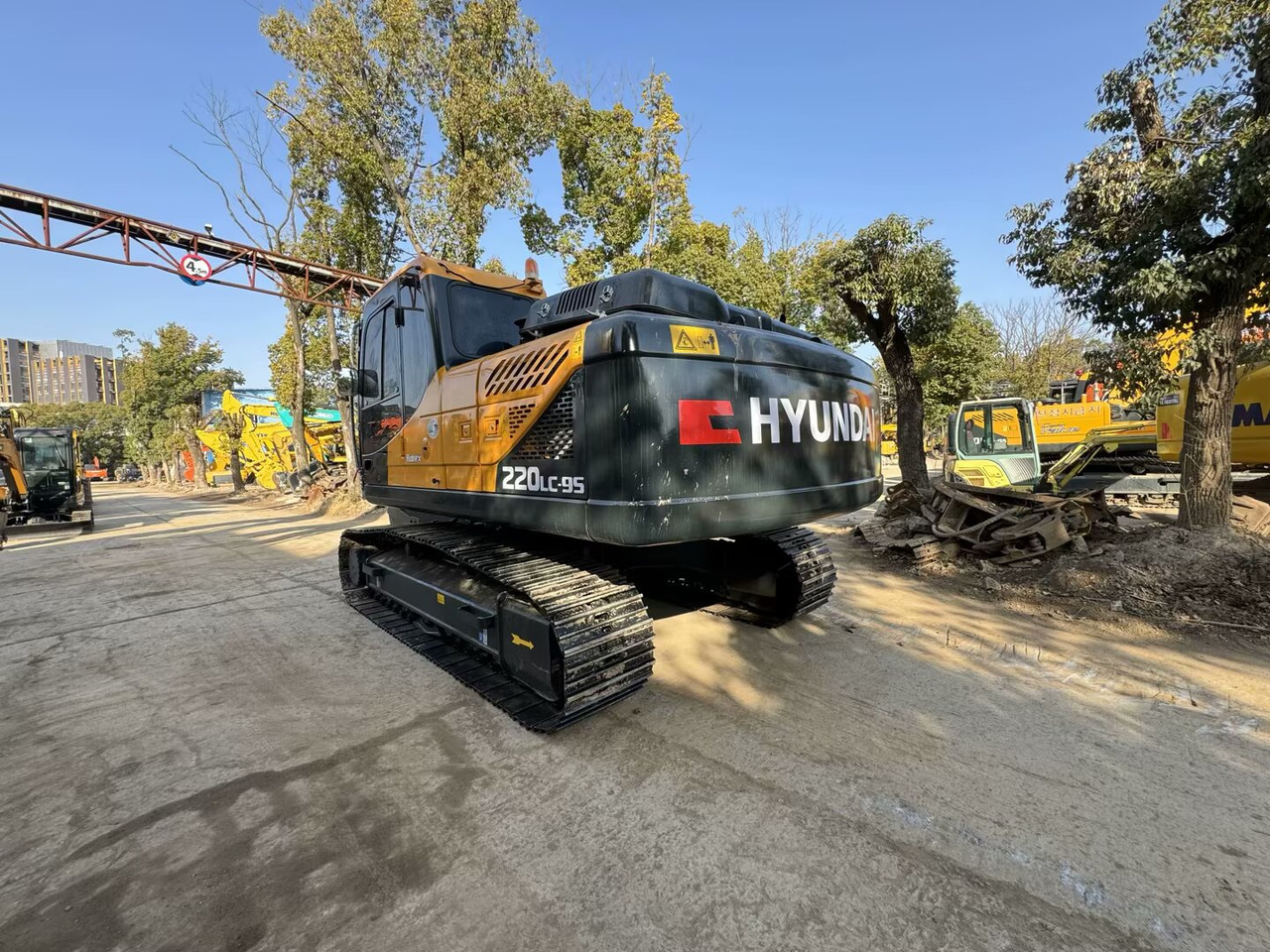 HYUNDAI 220LC-9S 220LC-9T - Pelle sur chenille: photos 5 HYUNDAI 220LC-9S 220LC-9T - Pelle sur chenille: photos 5