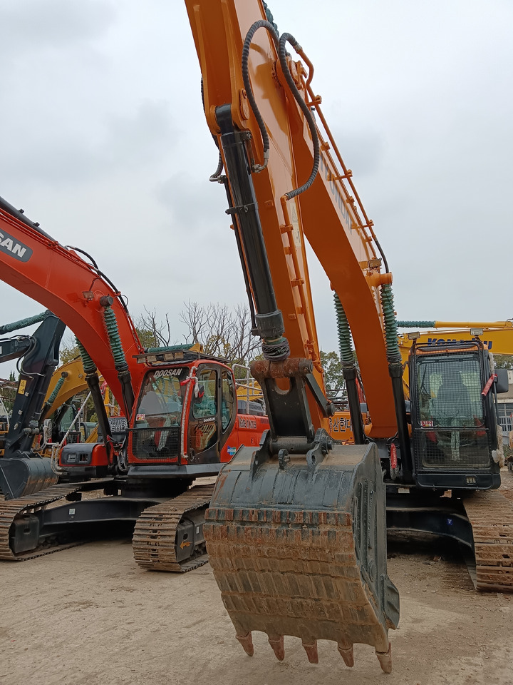 HYUNDAI 220LC - 9S - Pelle sur chenille: photos 2 HYUNDAI 220LC - 9S - Pelle sur chenille: photos 2