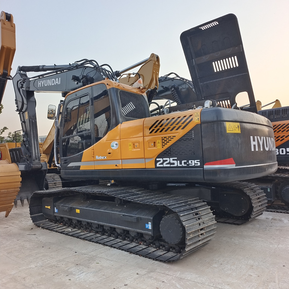 HYUNDAI 225 LC - 9 T - Pelle sur chenille: photos 2 HYUNDAI 225 LC - 9 T - Pelle sur chenille: photos 2