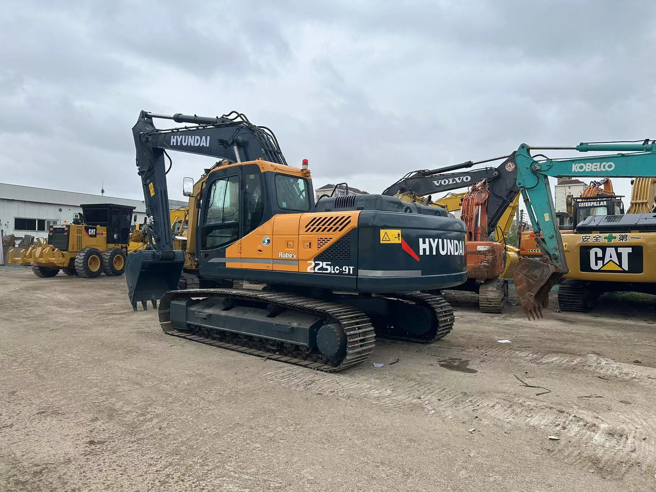 HYUNDAI 225LC-9T 225LC - 9T 220LC-9S 305LC - Pelle sur chenille: photos 3 HYUNDAI 225LC-9T 225LC - 9T 220LC-9S 305LC - Pelle sur chenille: photos 3