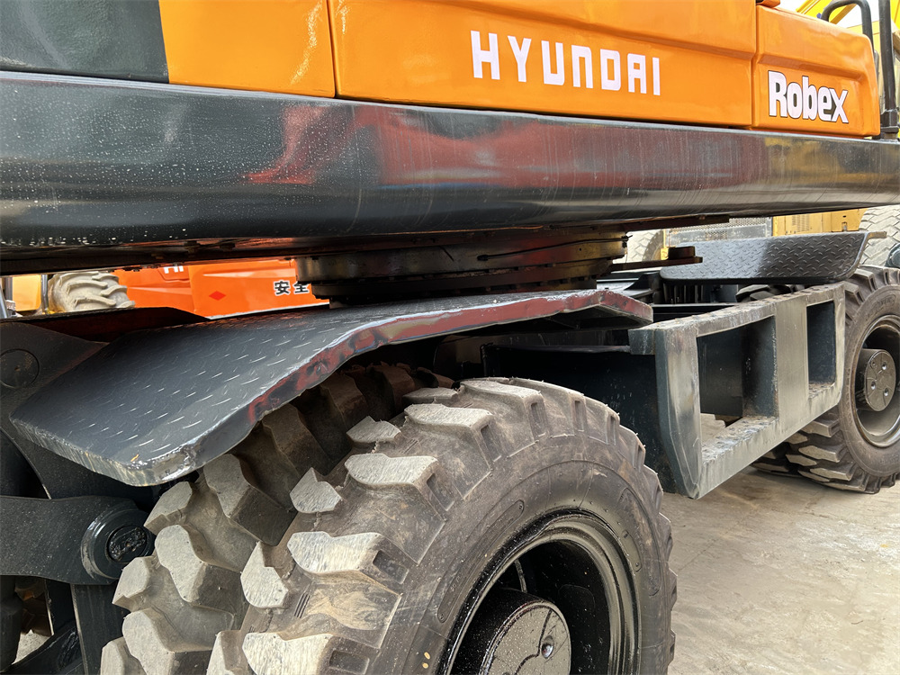 HYUNDAI R 210W-9 210 W - 9 T 9S - Pelle sur pneus: photos 4 HYUNDAI R 210W-9 210 W - 9 T 9S - Pelle sur pneus: photos 4