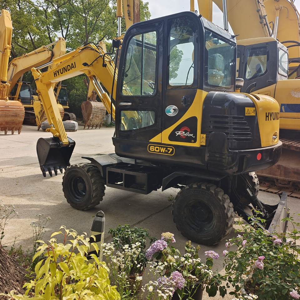 Pelle sur pneus HYUNDAI R60W-7: photos 7