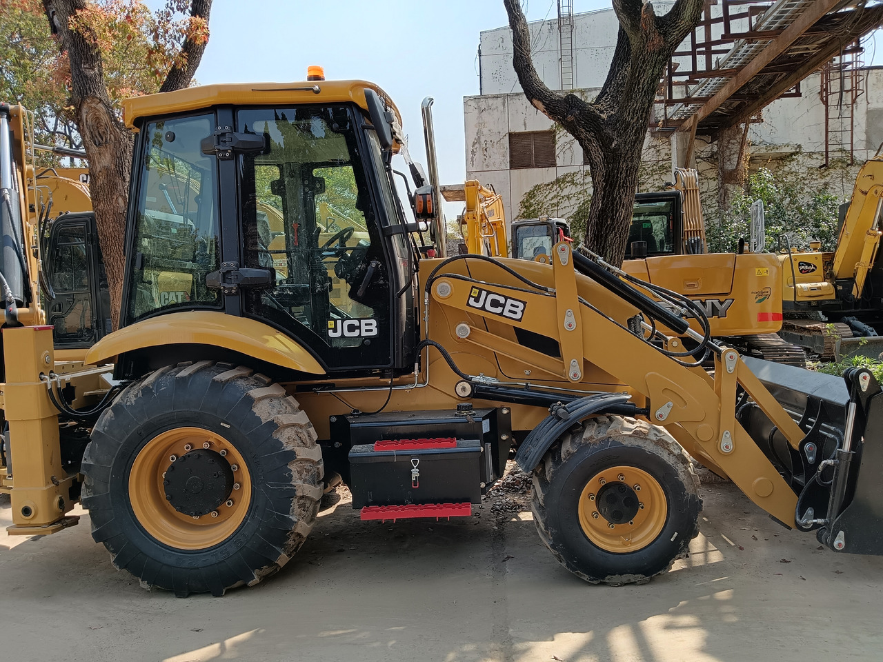 JCB 3CX 100% NEW 0 HOUR - Tractopelle: photos 3 JCB 3CX 100% NEW 0 HOUR - Tractopelle: photos 3
