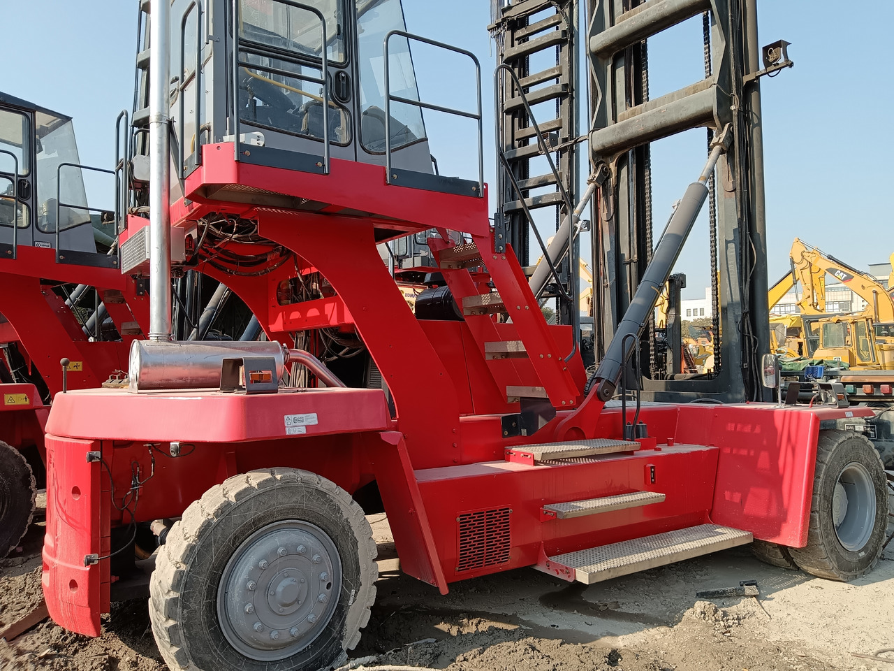 KALMAR DCE90 - Reach stacker: photos 1 KALMAR DCE90 - Reach stacker: photos 1