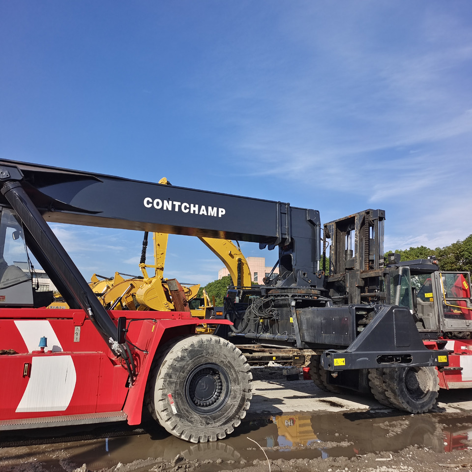 KALMAR DRT450 60S5K Euro 5 Tier 5 Stage V - Reach stacker: photos 4 KALMAR DRT450 60S5K Euro 5 Tier 5 Stage V - Reach stacker: photos 4
