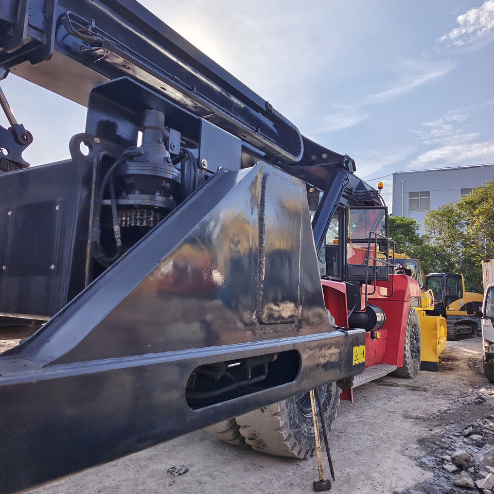 KALMAR DRT450 - Reach stacker: photos 5 KALMAR DRT450 - Reach stacker: photos 5