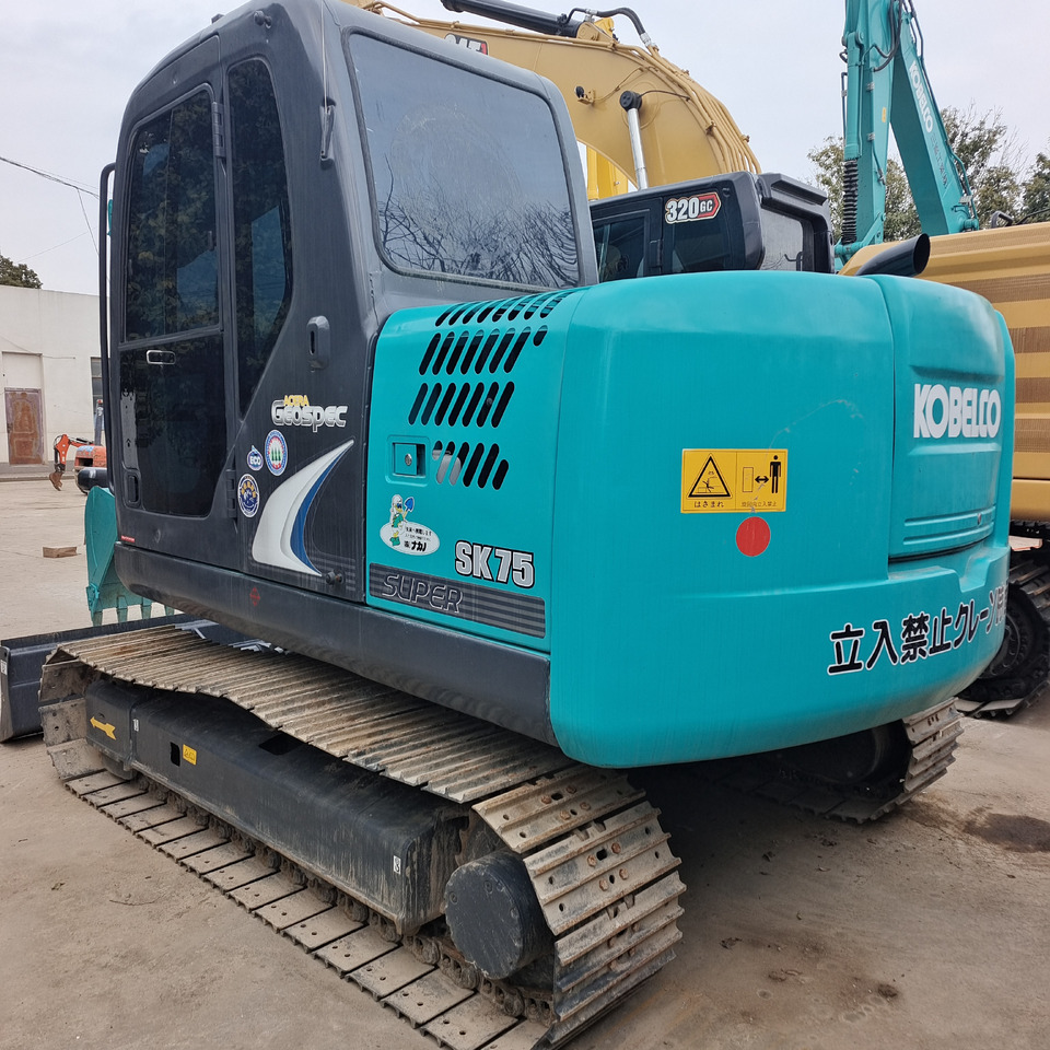 KOBELCO SK 75 - Mini pelle: photos 1 KOBELCO SK 75 - Mini pelle: photos 1