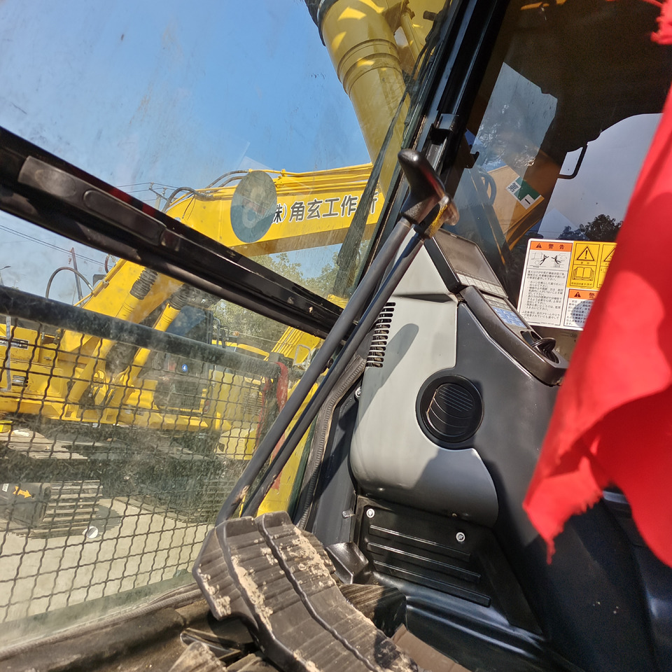 KOMATSU PC200-8 - Pelle sur chenille: photos 5 KOMATSU PC200-8 - Pelle sur chenille: photos 5