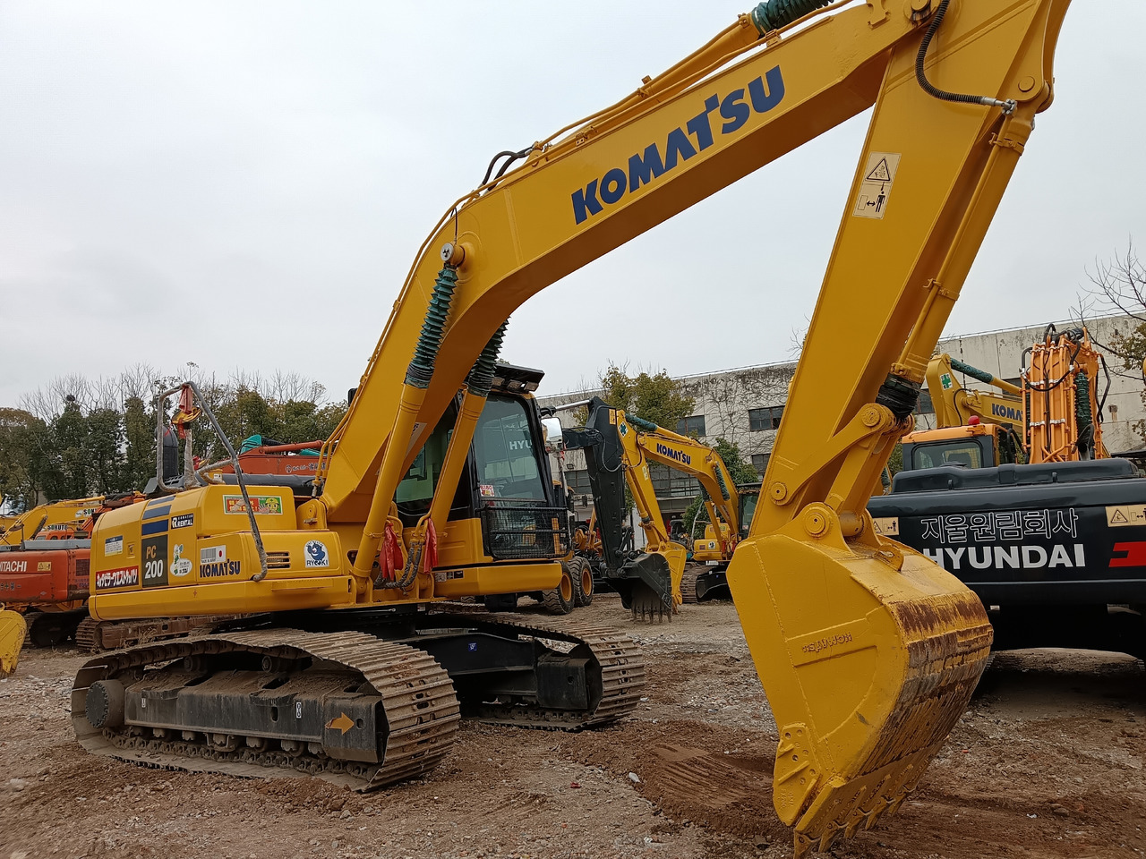 KOMATSU PC200-8N1 - Pelle sur chenille: photos 2 KOMATSU PC200-8N1 - Pelle sur chenille: photos 2