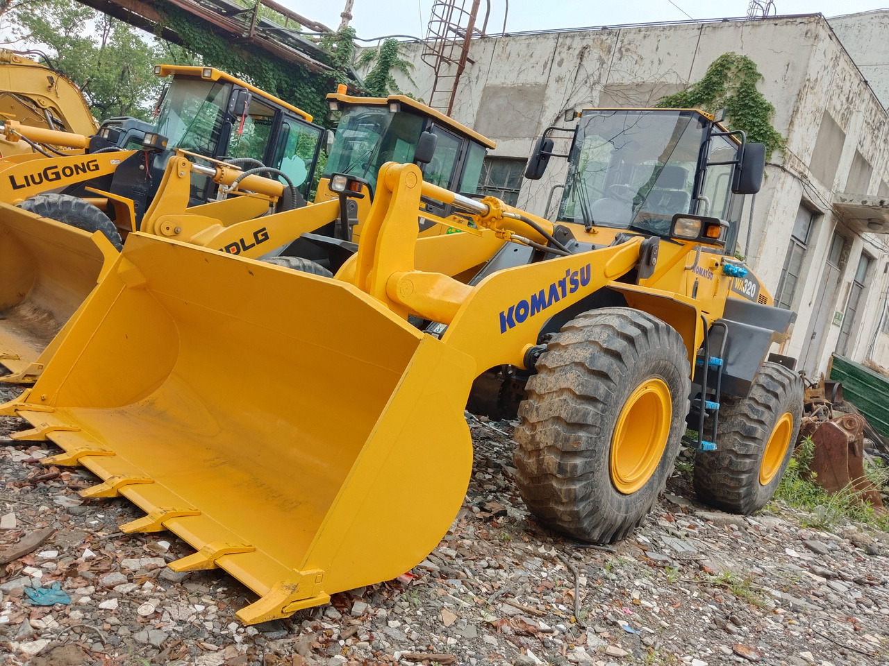 KOMATSU WA320-5 - Chargeuse sur pneus: photos 4 KOMATSU WA320-5 - Chargeuse sur pneus: photos 4