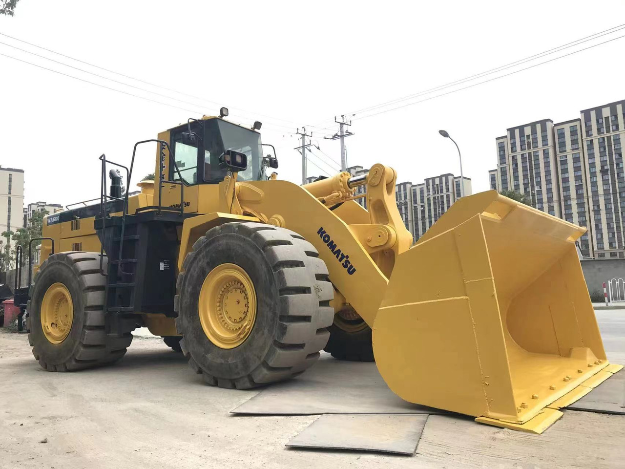 KOMATSU WA600-6 WA 600 - Chargeuse sur pneus: photos 3 KOMATSU WA600-6 WA 600 - Chargeuse sur pneus: photos 3