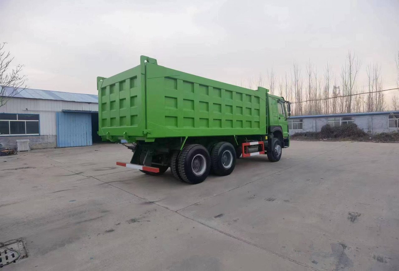 SINOTRUK HOWO 6*4 10 TIRES DUMP TRUCK - Camion benne: photos 5 SINOTRUK HOWO 6*4 10 TIRES DUMP TRUCK - Camion benne: photos 5