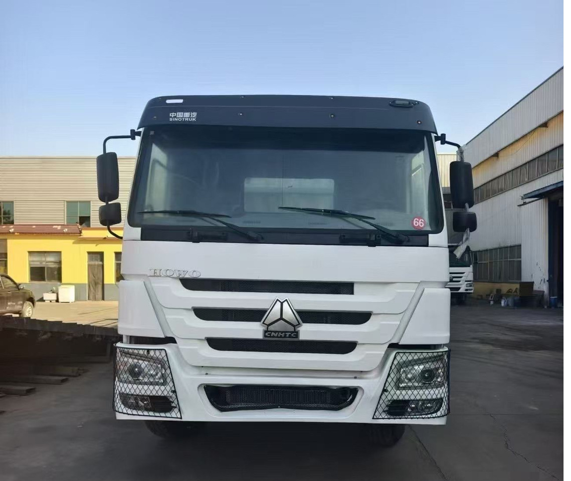 SINOTRUK HOWO 8*4 LIVESTOCK DUNMP TRUCK - Camion benne: photos 2 SINOTRUK HOWO 8*4 LIVESTOCK DUNMP TRUCK - Camion benne: photos 2