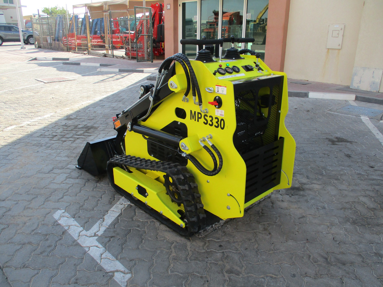 MACHPRO MPS330 Mini Skid Steer - Mini chargeuse: photos 4 MACHPRO MPS330 Mini Skid Steer - Mini chargeuse: photos 4