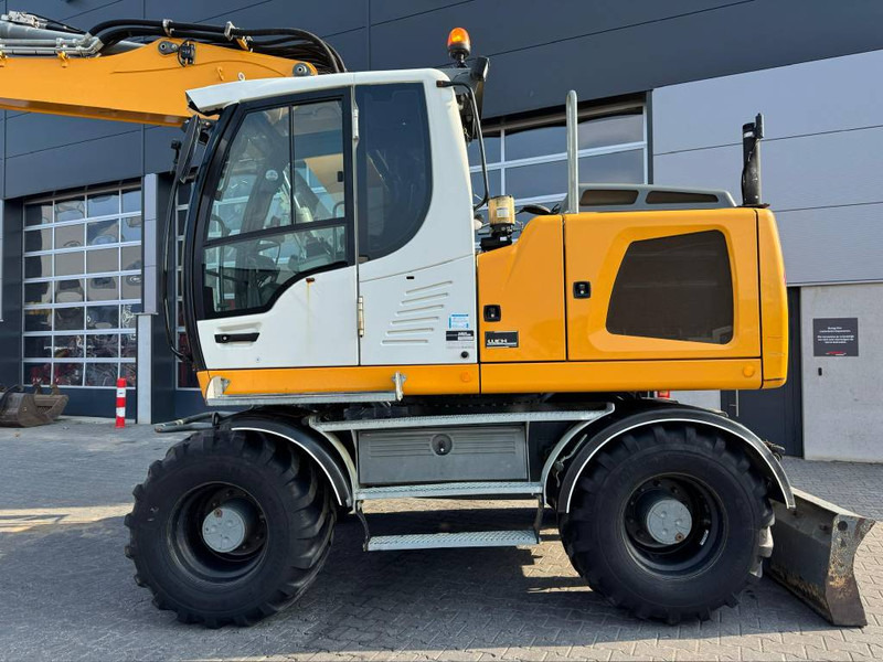 Liebherr A 914 Litronic - Pelle sur pneus: photos 3 Liebherr A 914 Litronic - Pelle sur pneus: photos 3
