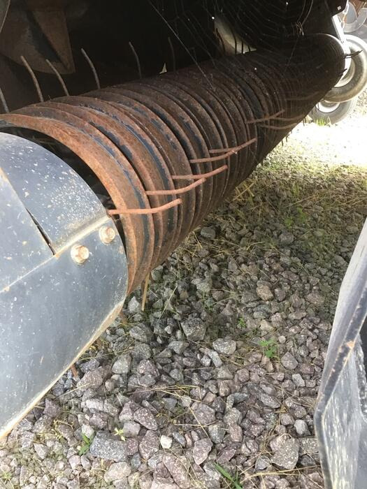 New Holland BB 9080 R - Presse à balles cubiques: photos 3 New Holland BB 9080 R - Presse à balles cubiques: photos 3