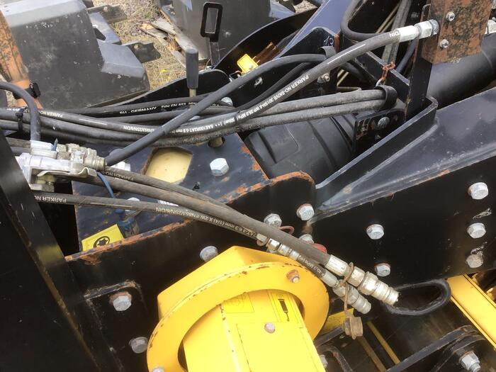 New Holland BB 9080 R - Presse à balles cubiques: photos 4 New Holland BB 9080 R - Presse à balles cubiques: photos 4