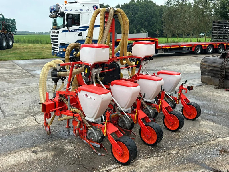 Gaspardo Gaspardo SP540 Maiszaaimachine 4 rijer Zaaimachine - Semoir/ Planteuse: photos 5 Gaspardo Gaspardo SP540 Maiszaaimachine 4 rijer Zaaimachine - Semoir/ Planteuse: photos 5
