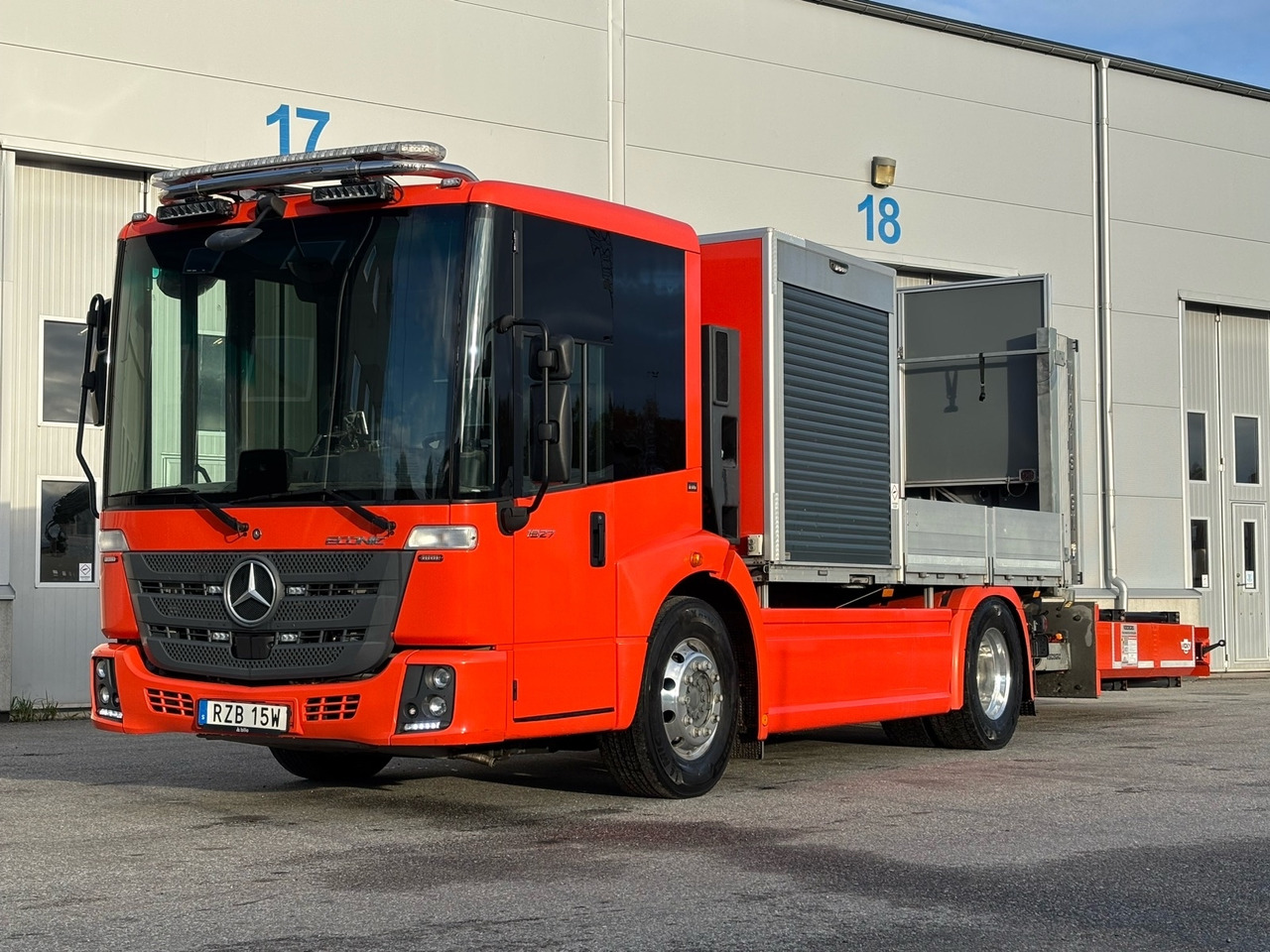 TMA-bil Mercedes-Benz Econic 1827 4x2 -2021 | Hiab-kran - Camion plateau, Camion grue: photos 1 TMA-bil Mercedes-Benz Econic 1827 4x2 -2021 | Hiab-kran - Camion plateau, Camion grue: photos 1