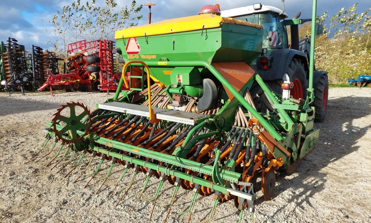 Amazone AD-P 403 / KG 4000 Super - Combiné de semis: photos 1 Amazone AD-P 403 / KG 4000 Super - Combiné de semis: photos 1