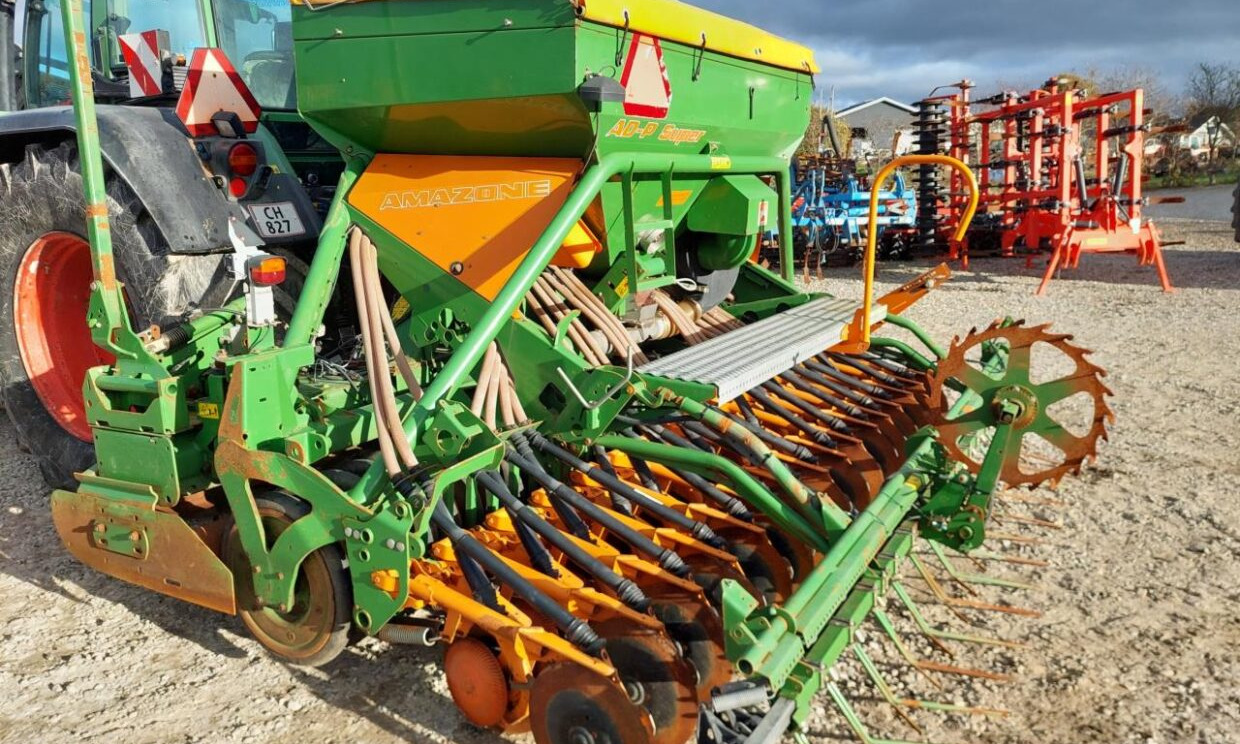 Amazone AD-P 403 / KG 4000 Super - Combiné de semis: photos 2 Amazone AD-P 403 / KG 4000 Super - Combiné de semis: photos 2