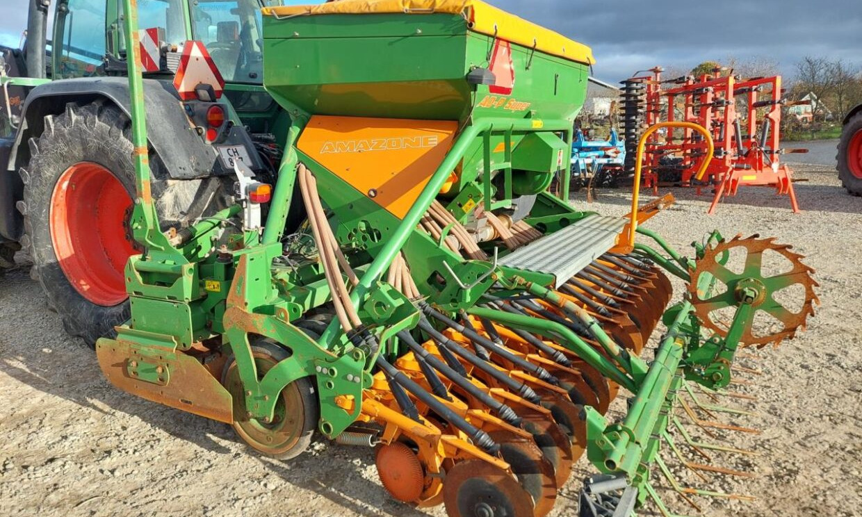 Amazone AD-P 403 / KG 4000 Super - Combiné de semis: photos 4 Amazone AD-P 403 / KG 4000 Super - Combiné de semis: photos 4