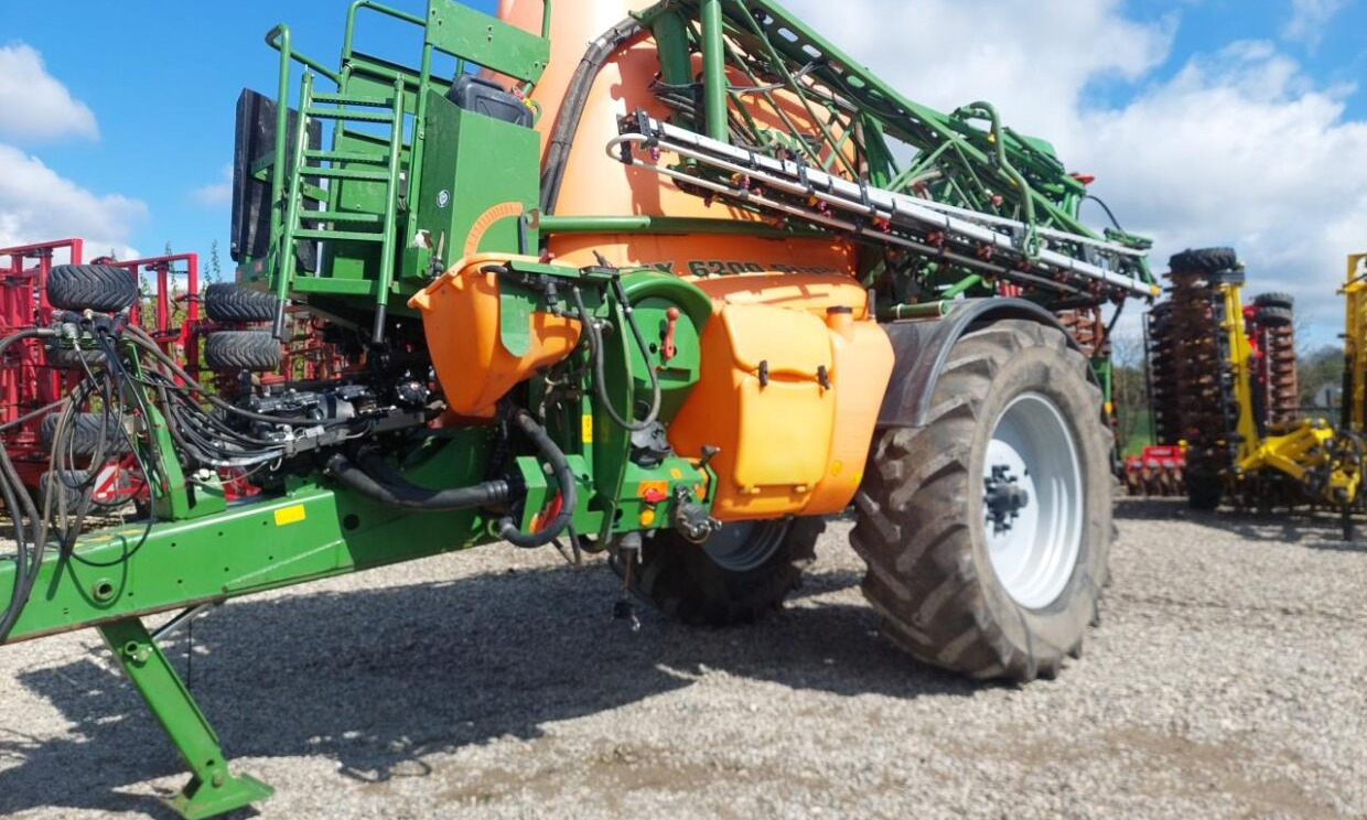 Amazone UX 6200 Super 28-30 M - Pulvérisateur traîné: photos 1 Amazone UX 6200 Super 28-30 M - Pulvérisateur traîné: photos 1